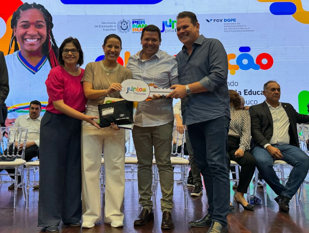 Ônibus escolar do governo de Pernambuco